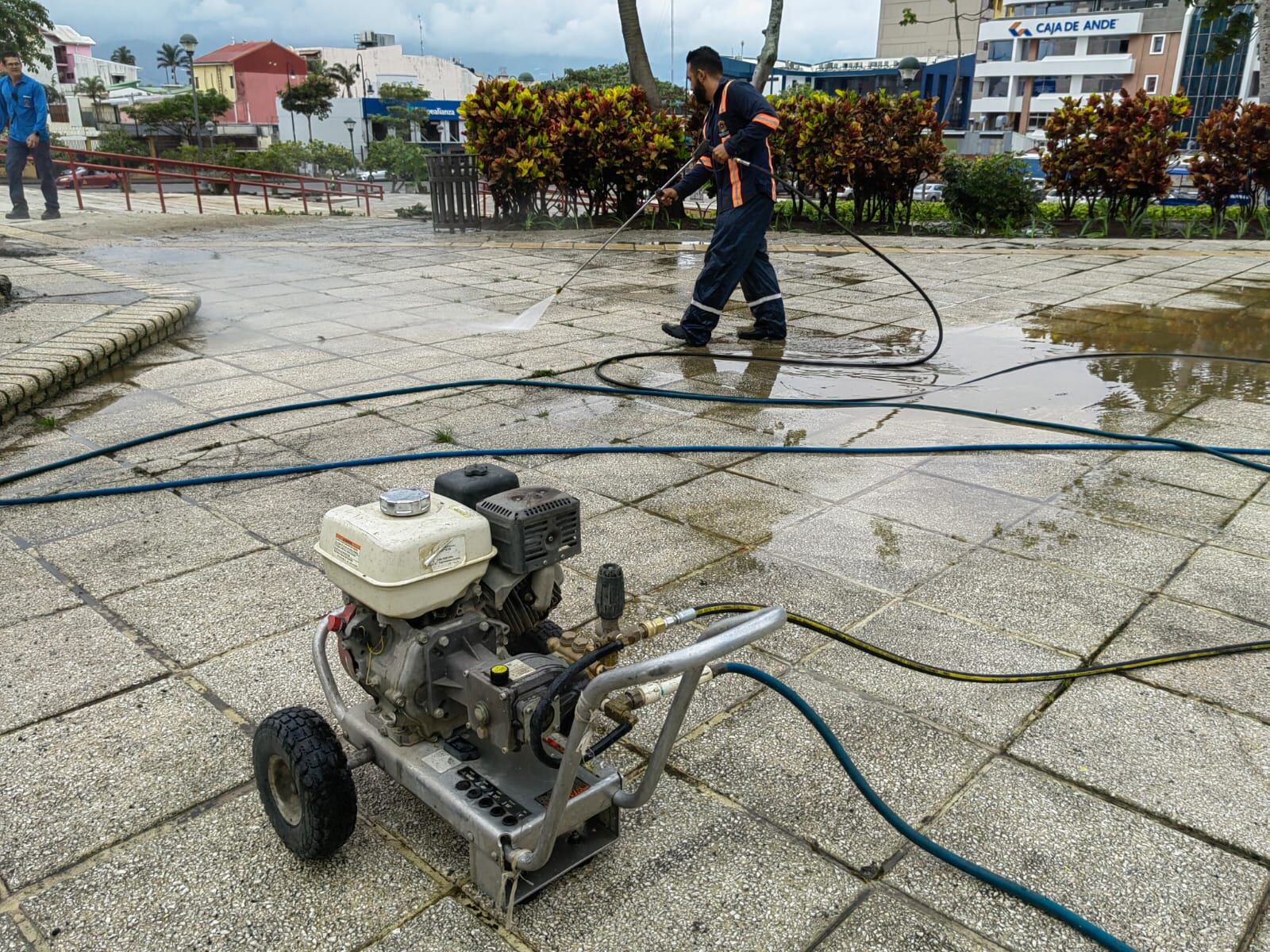 La Plaza de la Democracia recibió una muy buena maquillada a partir del 5 de mayo del 2022 para el traspaso de poderes del 8 de mayo cuando Rodrigo Chaves Robles reciba la banda presidencia de Carlos Alvarado