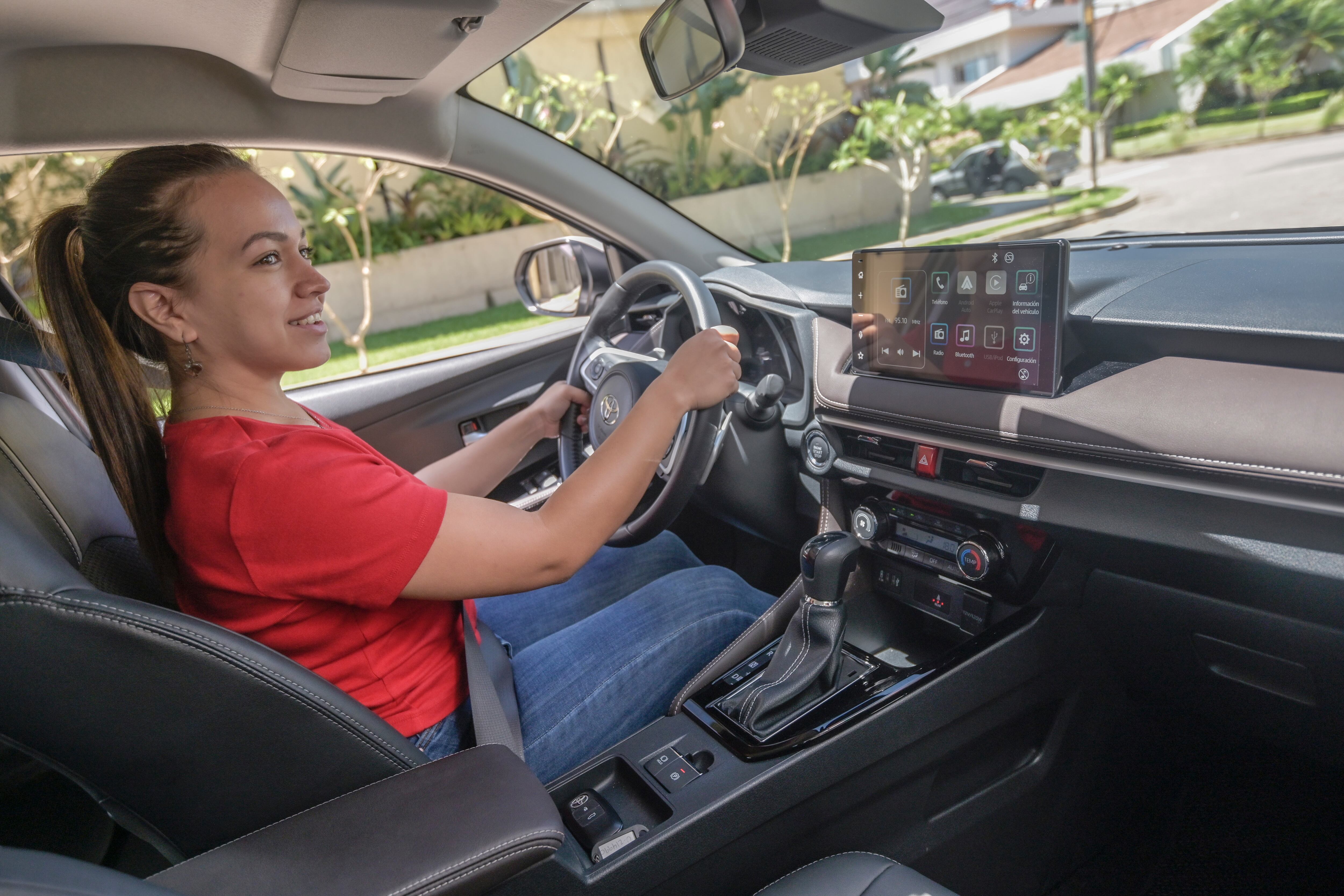 Sin pagar un solo cinco y en la comodidad de su casa ya hay una plataforma digital que le ayuda a prepararse puras tejas para el examen práctico de manejo que es obligatorio para sacar licencia de conducir carro o moto