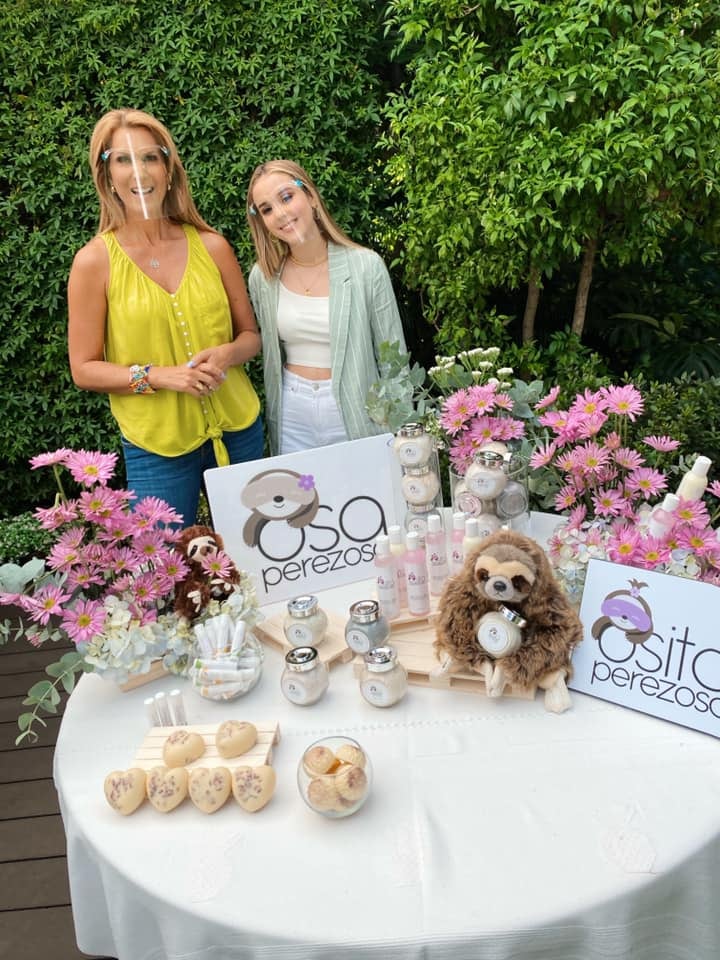 A Gloria Garita Calderón le ha tocado cocinar más que sueños. Esta joven vecina de Curridabat, de apenas 21 años, convirtió su pasión por el cuidado de la piel en un negocio que arrancó con ollas prestadas y terminó con su vida entera envuelta en jabones, bálsamos y mascarillas. Gloria es nieta del expresidente de Costa Rica Rafael Ángel Calderón Fournier (1990-1994) y de la exprimera dama y exdiputada Gloria Bejarano Almada. Y aunque cualquiera pensaría que eso le abrió todas las puertas, a ella más bien se las cerraron.