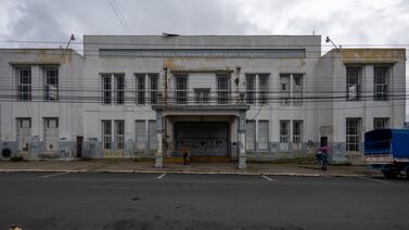 Gimnasio del Colegio San Luis Gonzaga: un patrimonio que se está cayendo a pedazos