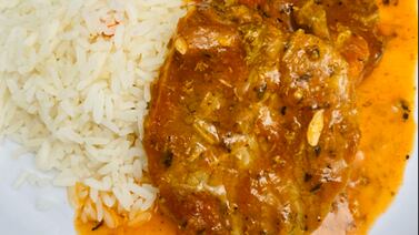 Mándese rico: Sorprenda a su familia con un rica mano de piedra en salsa