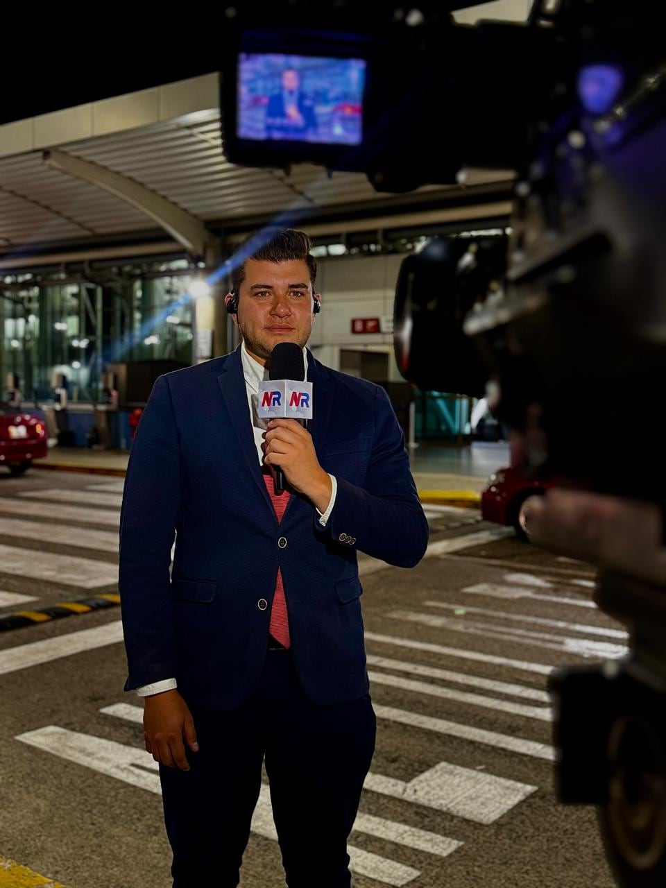 Jesús Chacón Chavarría tiene 9 meses de trabajar en Noticias Repretel y es un morado “a muerte”