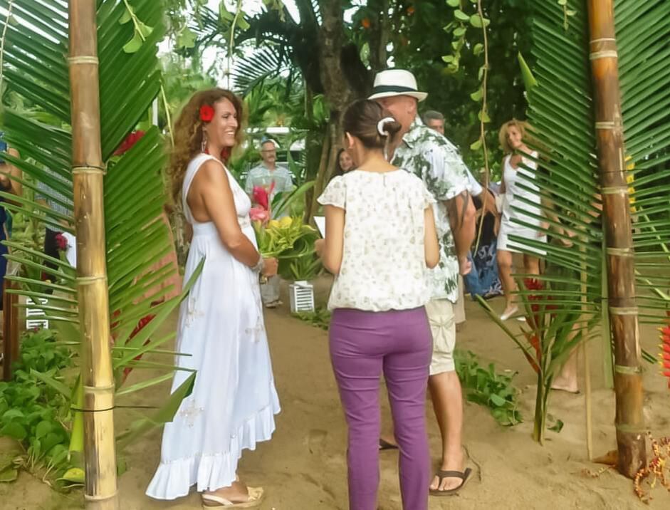 La española Sandra Noy se casó con el inglés Kevin Sullivan en Puerto Viejo. Vinieron tres semanas y media de paseo y quedaron encerrados por el coronavirus, aprovecharon para casarse, como ellos dicen, en el paraíso