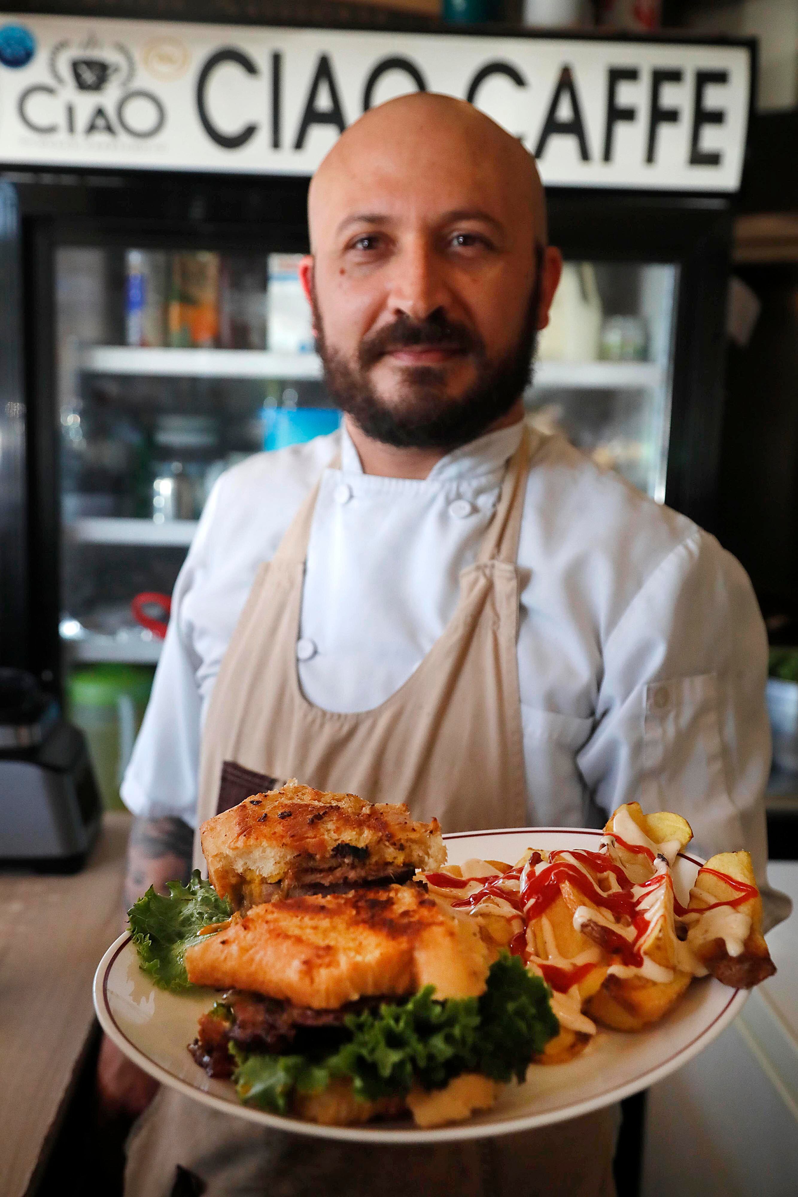 31/01/2024 Plaza Víquez. Desayunos, almuerzos, sandwiches, repostería, cafés y los famosos burritos de pinto para el desayuno, además de deliciosos postres, son solo parte del menú del restaurante, cafetería y soda, Ciao Caffe.