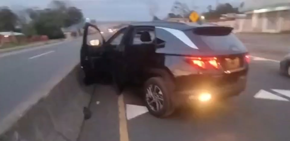 El carro de la mdelo no tenía placas. Foto MSP.