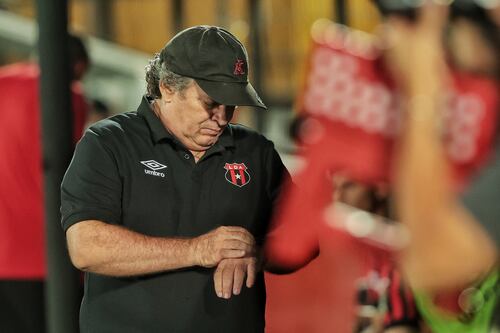 La insólita conferencia de 5 minutos de Óscar Ramírez que dejó más dudas que respuestas