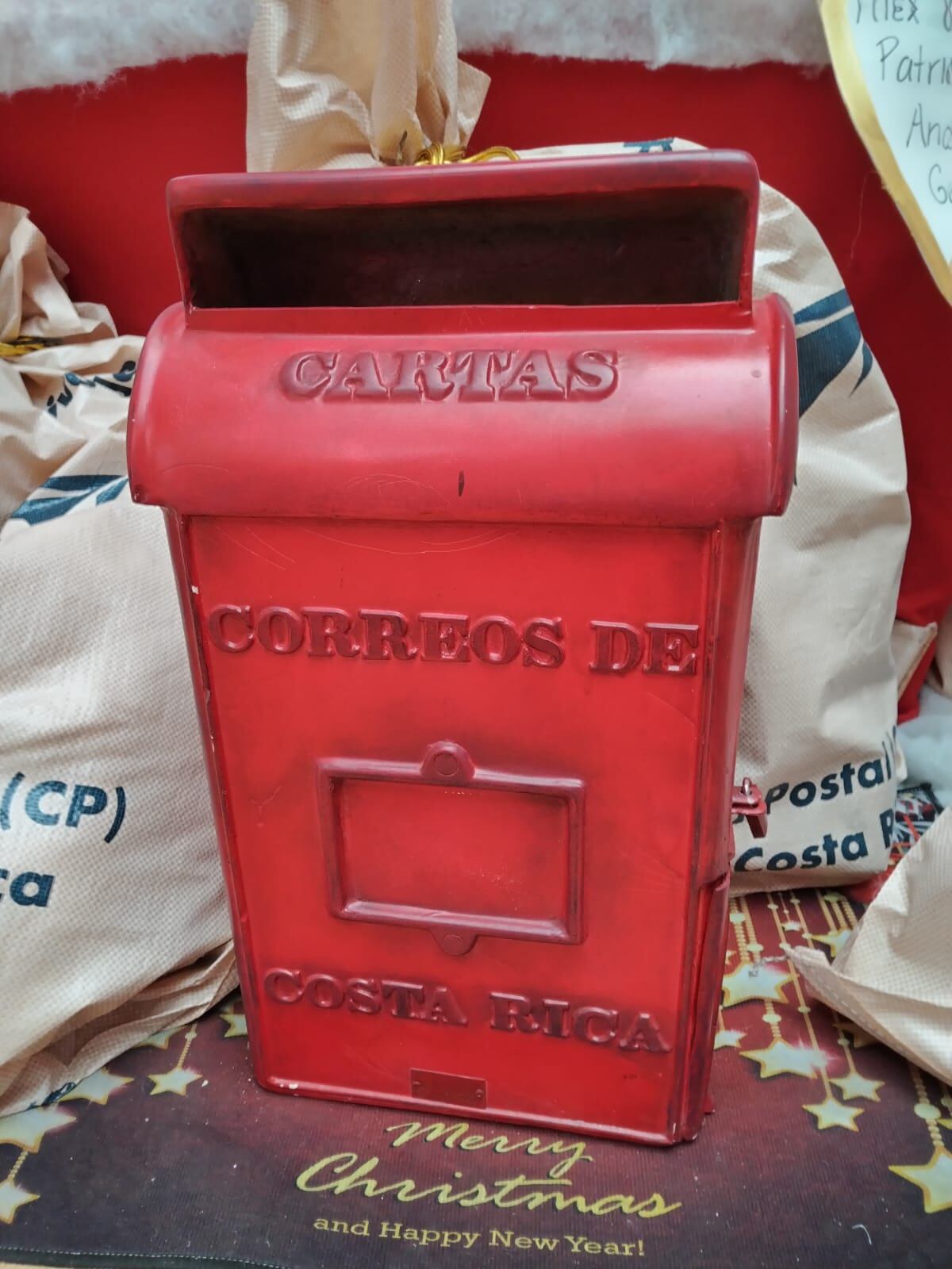 Este 2023 el Niñito Jesús y Santa sí están recibiendo las cartitas de los niños para Navidad. El Museo de los Niños puso una sucursal para entregar las cartitas.