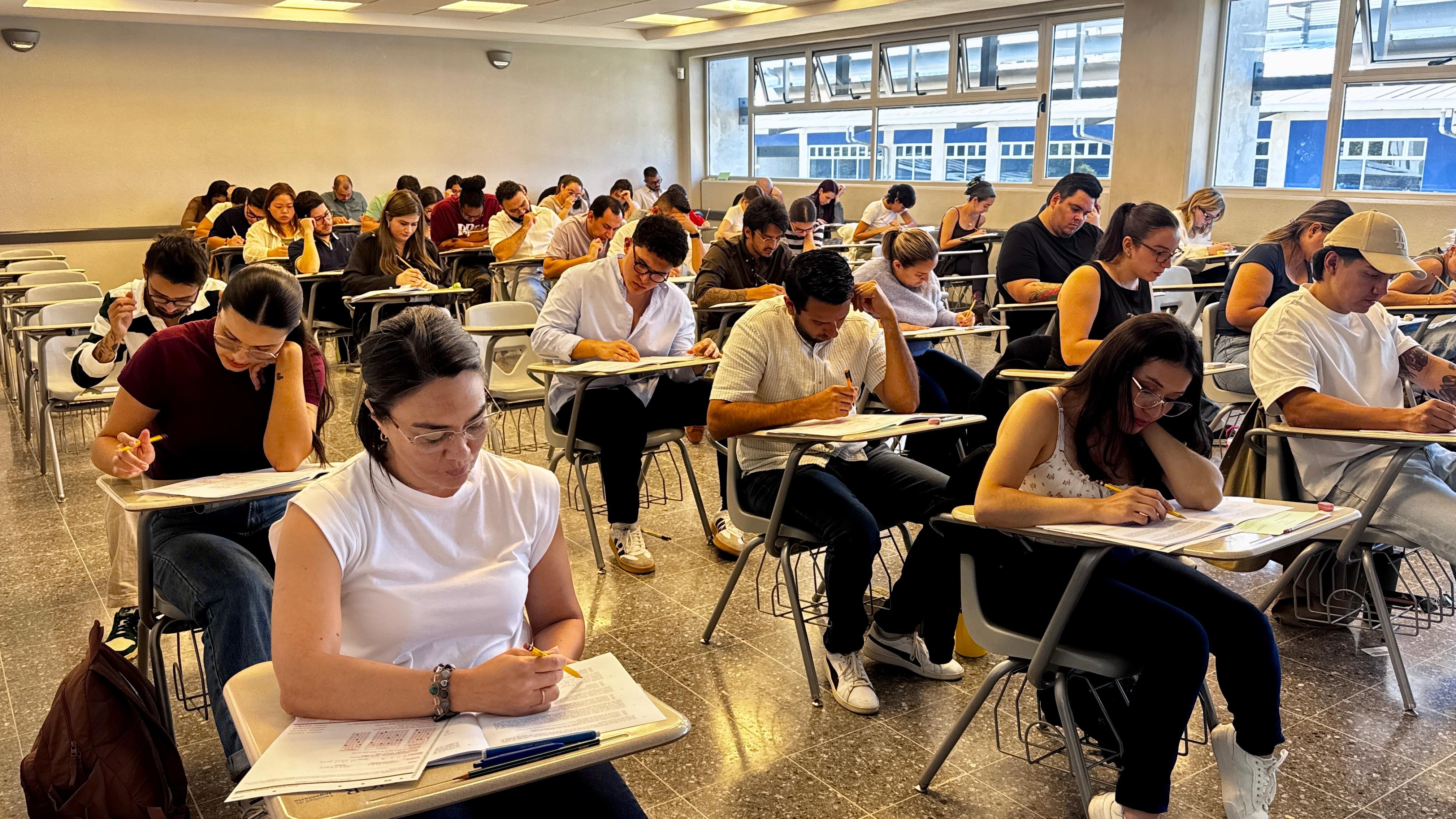 Médicos hicieron examen para optar por una especialidad