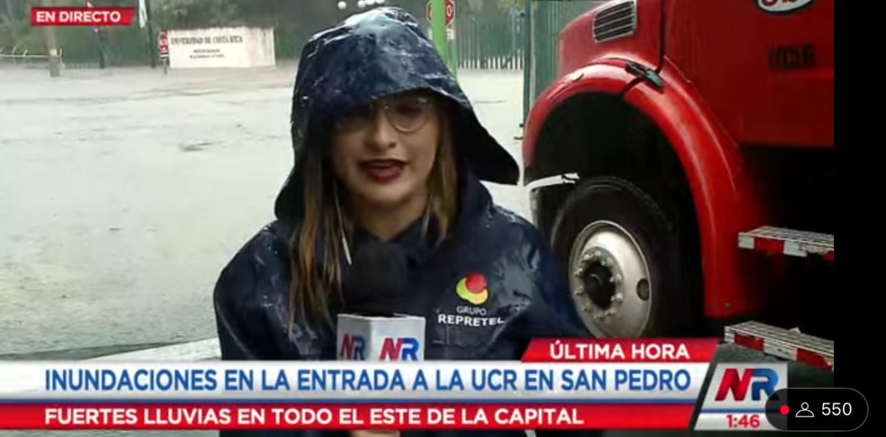 Génesis Castillo, periodista de Noticias Repretel, en los desfiles.