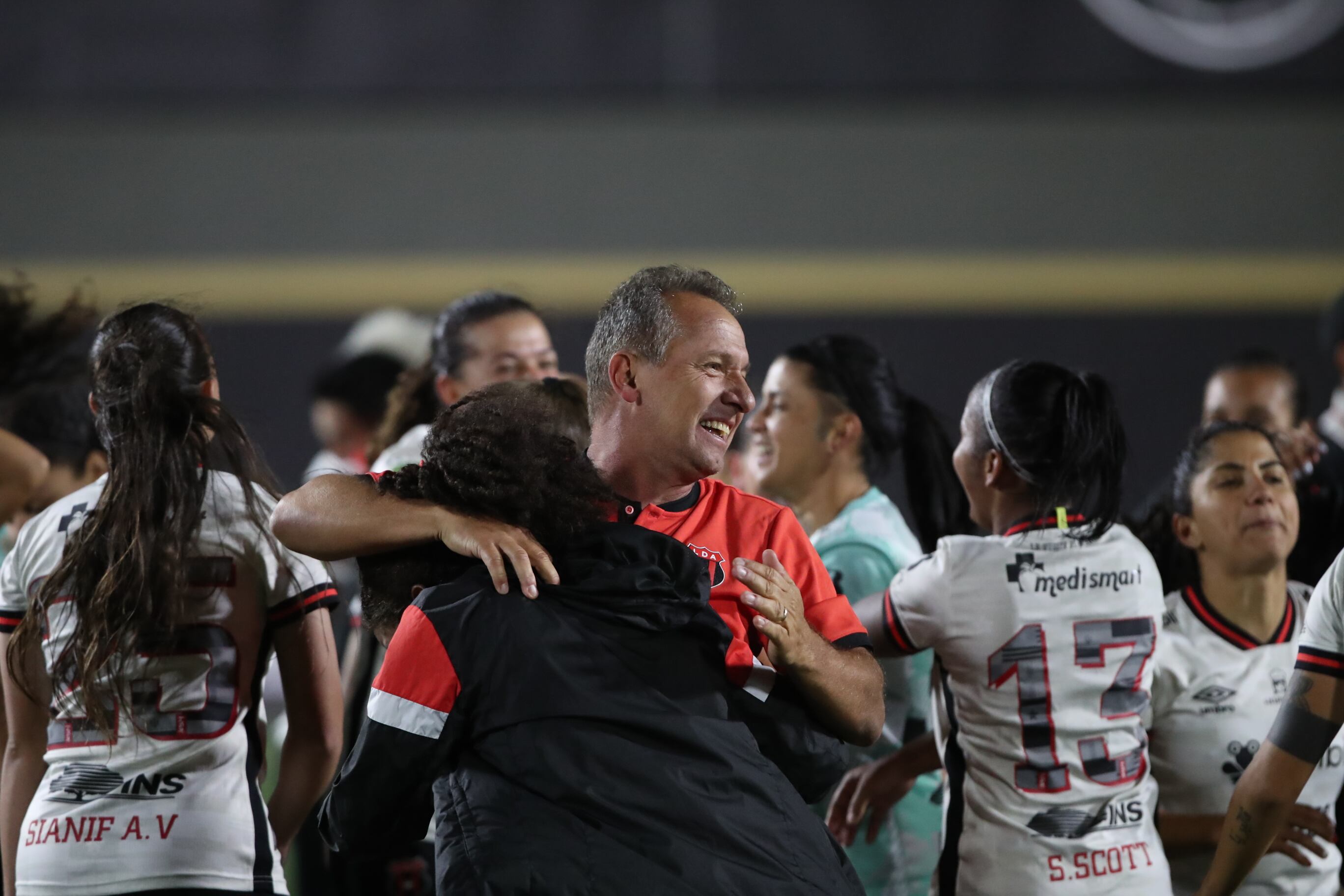 20/12/2023/ Juego entre Sporting FC vs Liga Deportiva Alajuelense por la final del fútbol femenino en el estadio Ernesto Rorhmoser / Foto John Durán
