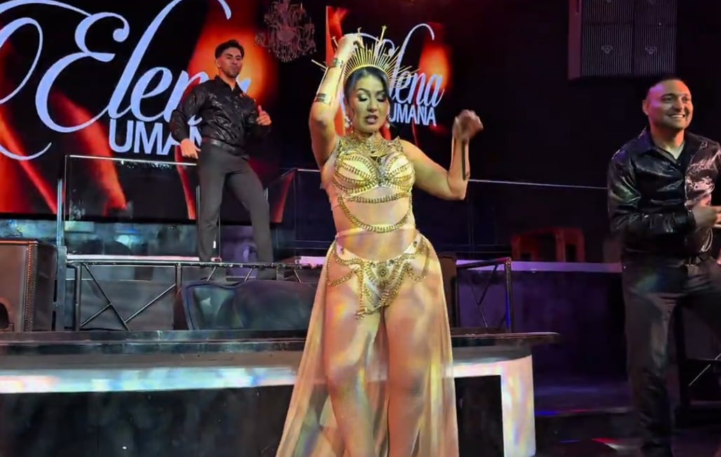 Este fue el traje se mandó a traer Elena Umaña para esta canción.