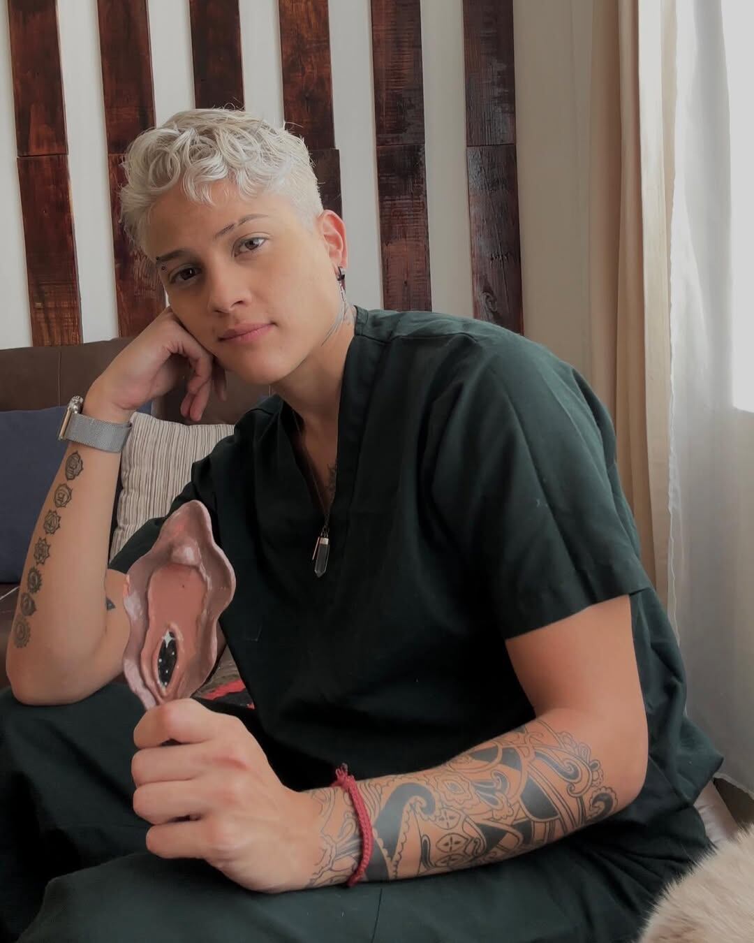 Romina Marcos, la hija de 29 años de la controversial Niurka Marcos, confesó hace pocos días que es lesbiana y presentó a su novia, una famosa doctora mexicana que tiene miles de seguidores en Instagram.