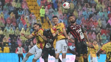 Alajuelense y Herediano echan un pulso en el que Grecia tiene la papa en la mano