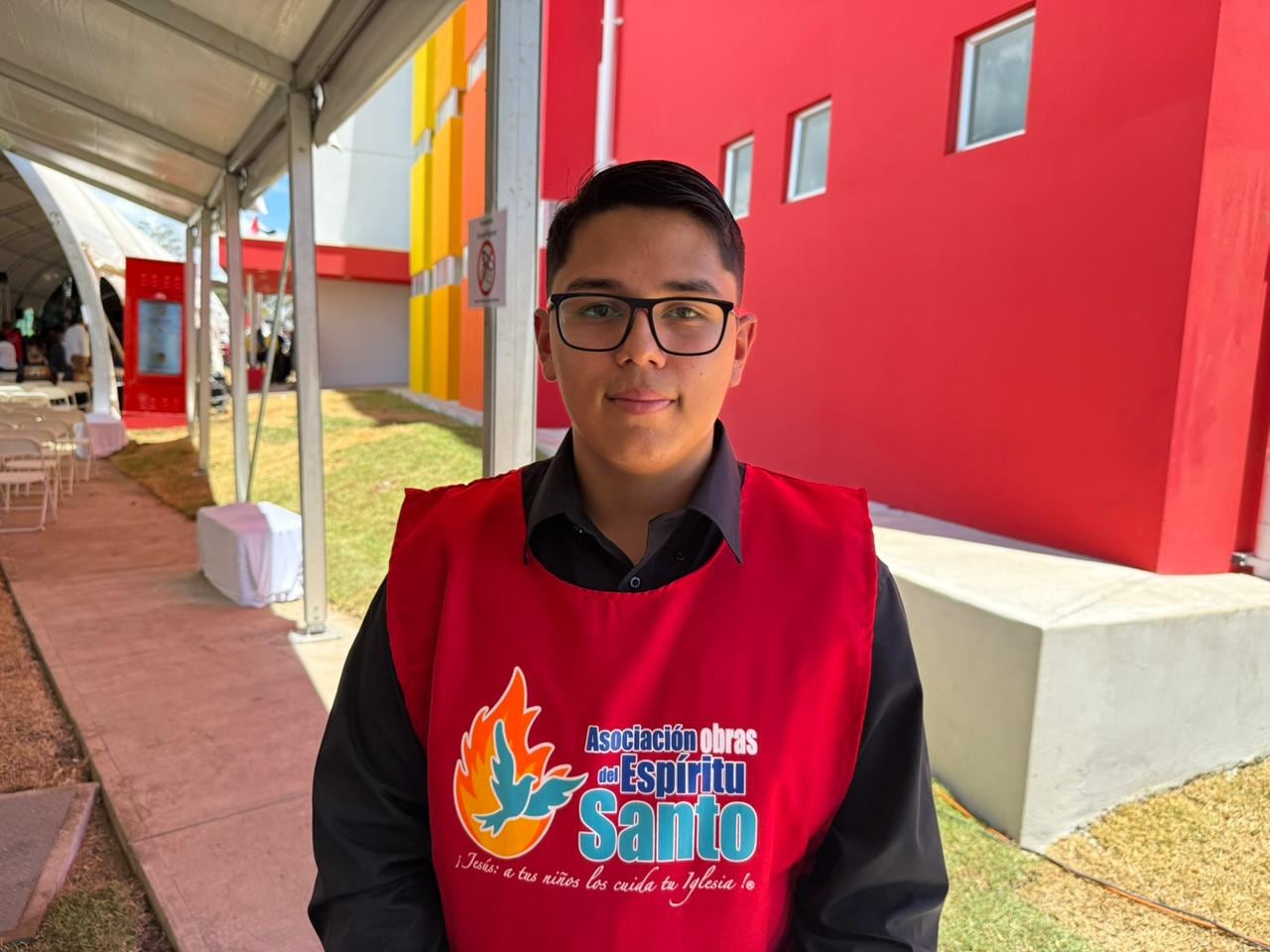 En medio de una tremenda fiesta para Dios el padre Sergio Valverde, de Obras del Espíritu Santo, oficialmente, transformó uno de sus más grandes sueños en una total realidad al inaugurar el primer edificio de los Albergues Juveniles de la Alegría “Torres Espíritu Santo”.