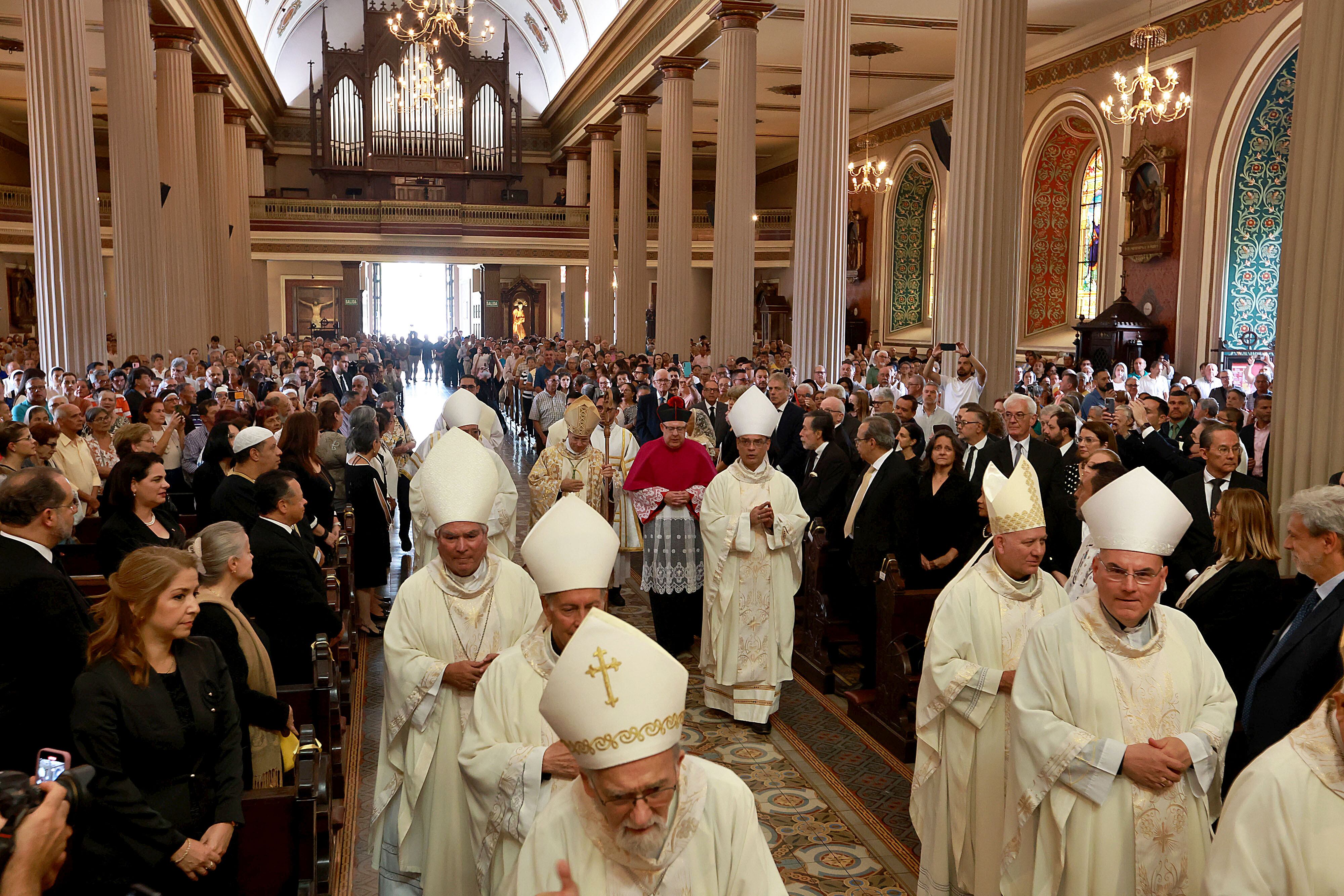 Misa oficial por el papa Francisco