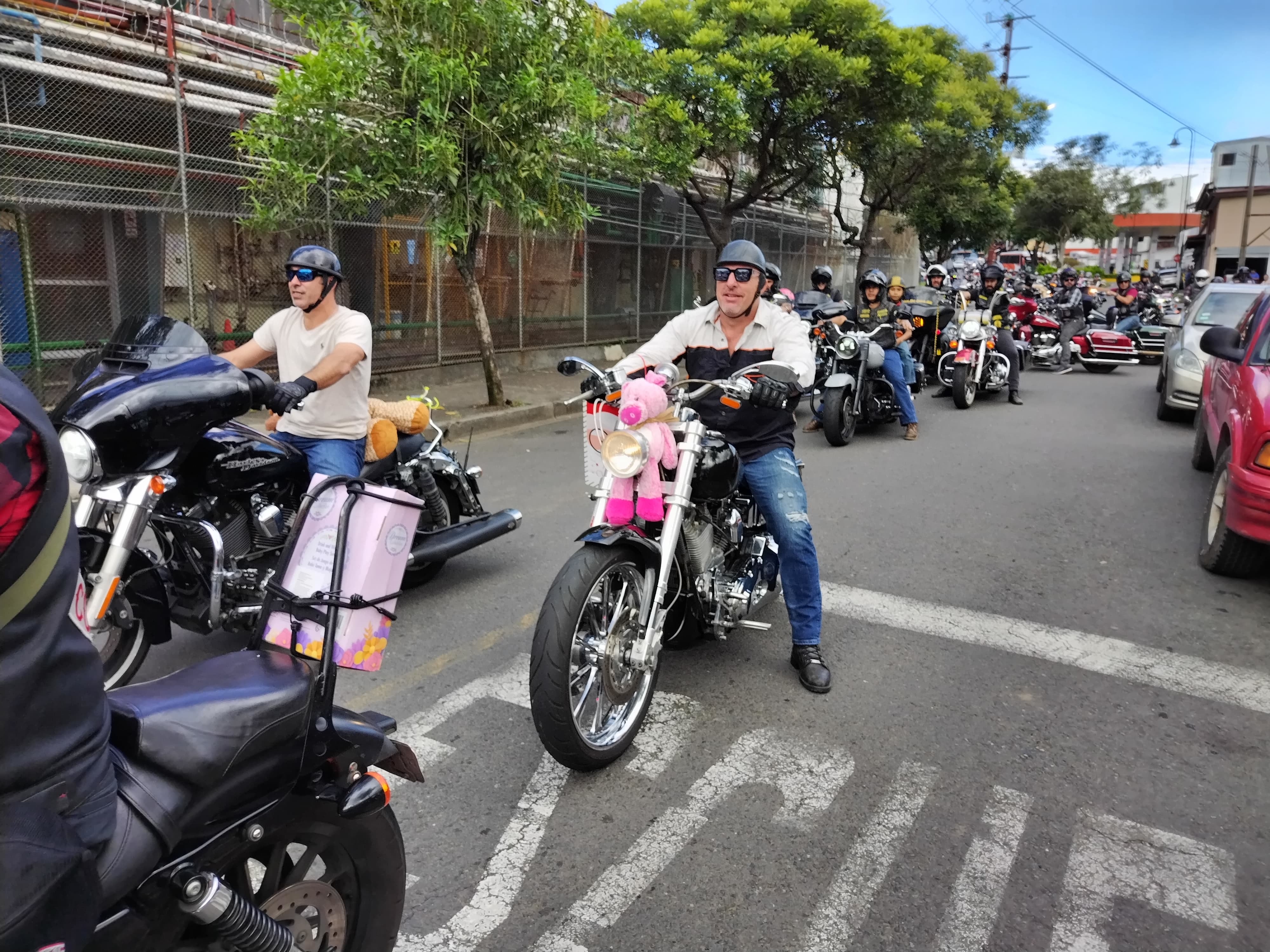 El evento anual llamado “Costa Rica Toy Run” organizado por la Asociación Costarricense de Motoclubes en colaboración con Ruta 27 by Globalvia, ha sido una tradición que une a motociclistas y comunidades para brindar un día inolvidable a los niños en situación de vulnerabilidad.