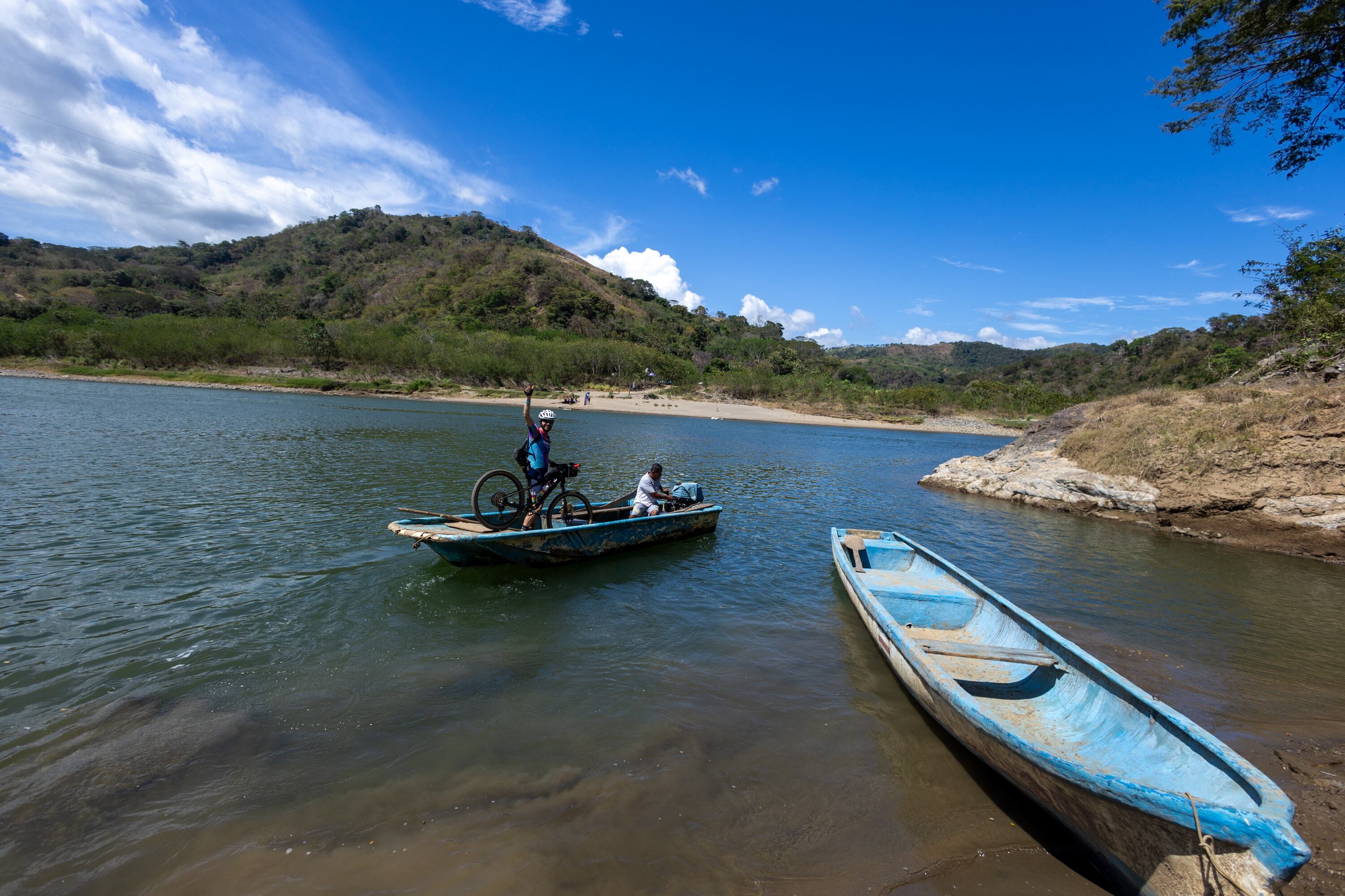 08/01/2025, Puntarenas, Buenos Aires, Las Vegas de Changuena, Octava edición de la carrera de el Camino de Las Mulas, que consta de 630 kilómetros, que van desde la frontera con Panamá hasta la frontera con Nicaragua, todo por montaña, es una carrera de Mountain bike.