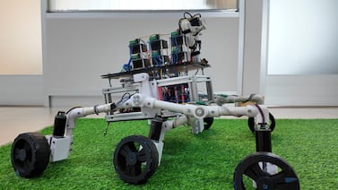 Estudiantes del TEC construyen desde cero un vehículo que se prepara en la Tierra para ayudar en la Luna