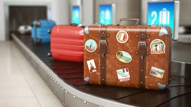 Detienen a una mujer que viajaba con una niña de dos años dentro de una maleta