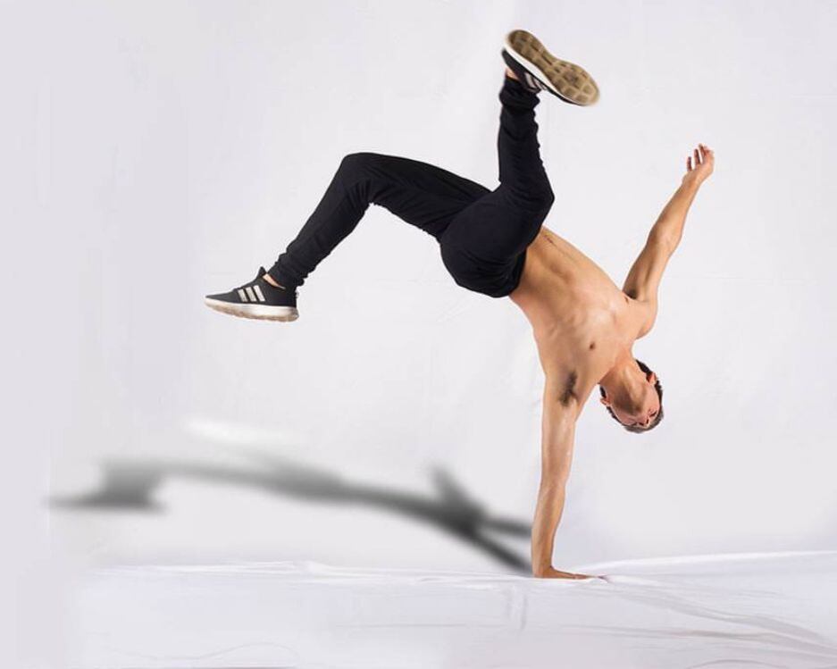 Alejandro Coto, presentador de Repretel
Club Gamers
canal 6