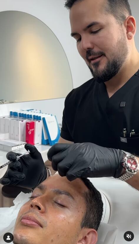 Diego Vargas, el famoso Mochilero de Informe 11, se casa este 29 de marzo con la periodista de Giros, Melissa Umaña, pero antes del “sí acepto”, él se echó una “manita de gato”.