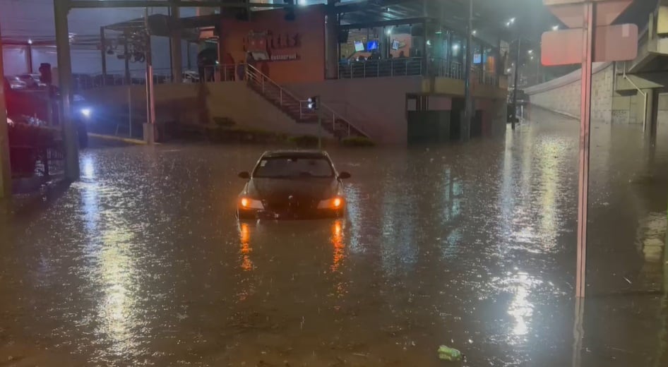 Inundación frente a la facultad de derecho.