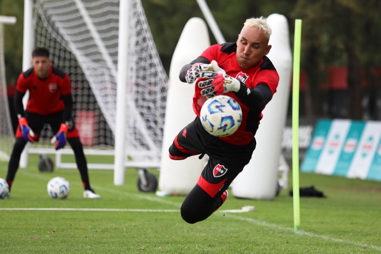 Keylor Navas ahora es el arquero titula de Newell's Old Boys de Argentina. El nacional fue evaluado como el mejor fichaje del balompié argentino.