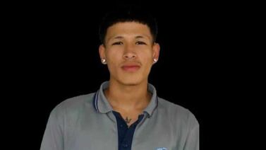 En Jacó lanzan al mar camiseta de joven arrastrado por la corriente con la esperanza de hallarlo