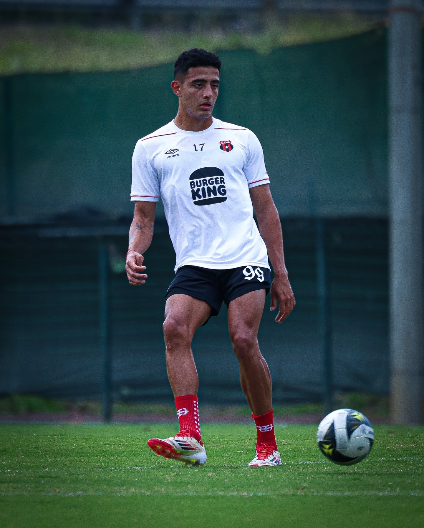 Daniel Chacón está entrenando de lleno para el choque entre Alajuelense y Puntarenas FC este domingo. Foto: Facebook LDA
