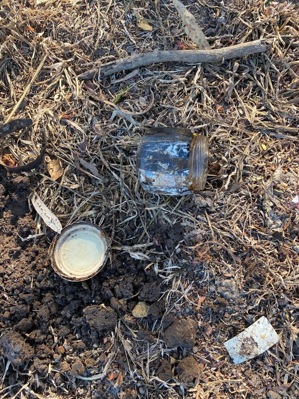 David Molina Roldán, ingeniero en informática y quien con equipo especial detecta metales, asegura que ha encontrado al menos 25 entierros con brujerías en distintas zonas del Gran Área Metropolitana, especialmente en San José.