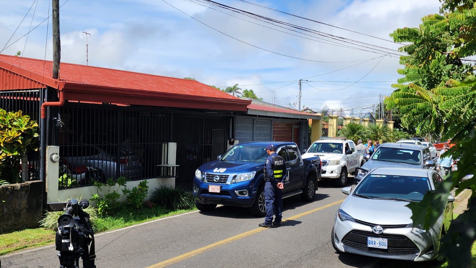 Los cadáveres de una pareja de esposos, de apellido Bastos, ella y Bolaños, él, fueron localizados este viernes en esta casa en Sabanilla de Alajuela.