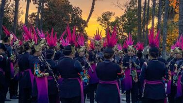 Sonido del pura vida de la Banda Municipal de Zarcero impresionó en el Desfile de las Rosas