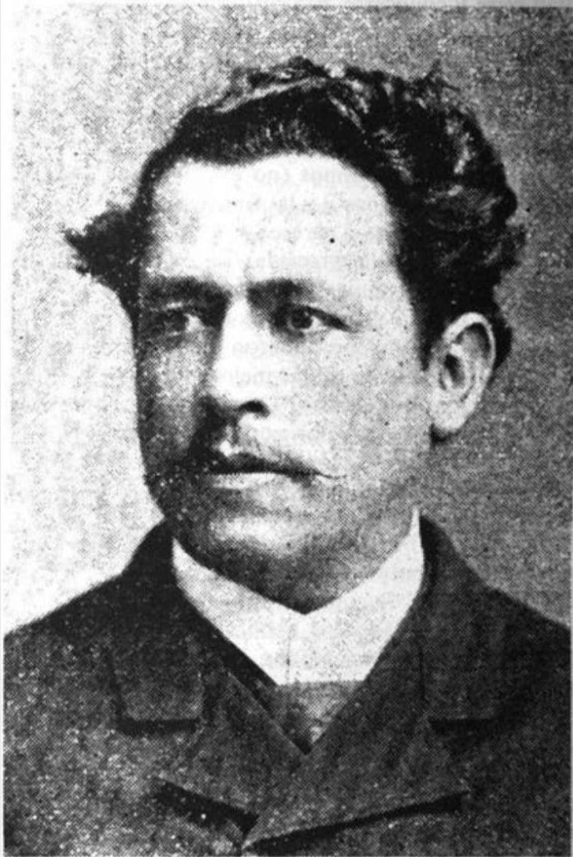 Rafael Chaves Torres nació en la Puebla, hoy llamada la Dolorosa, en San José, un 8 de febrero de 1843. Empezó sus estudios musicales, desde niño, con la banda Militar de San José. Compuso la marcha fúnebre "El duelo de la patria".