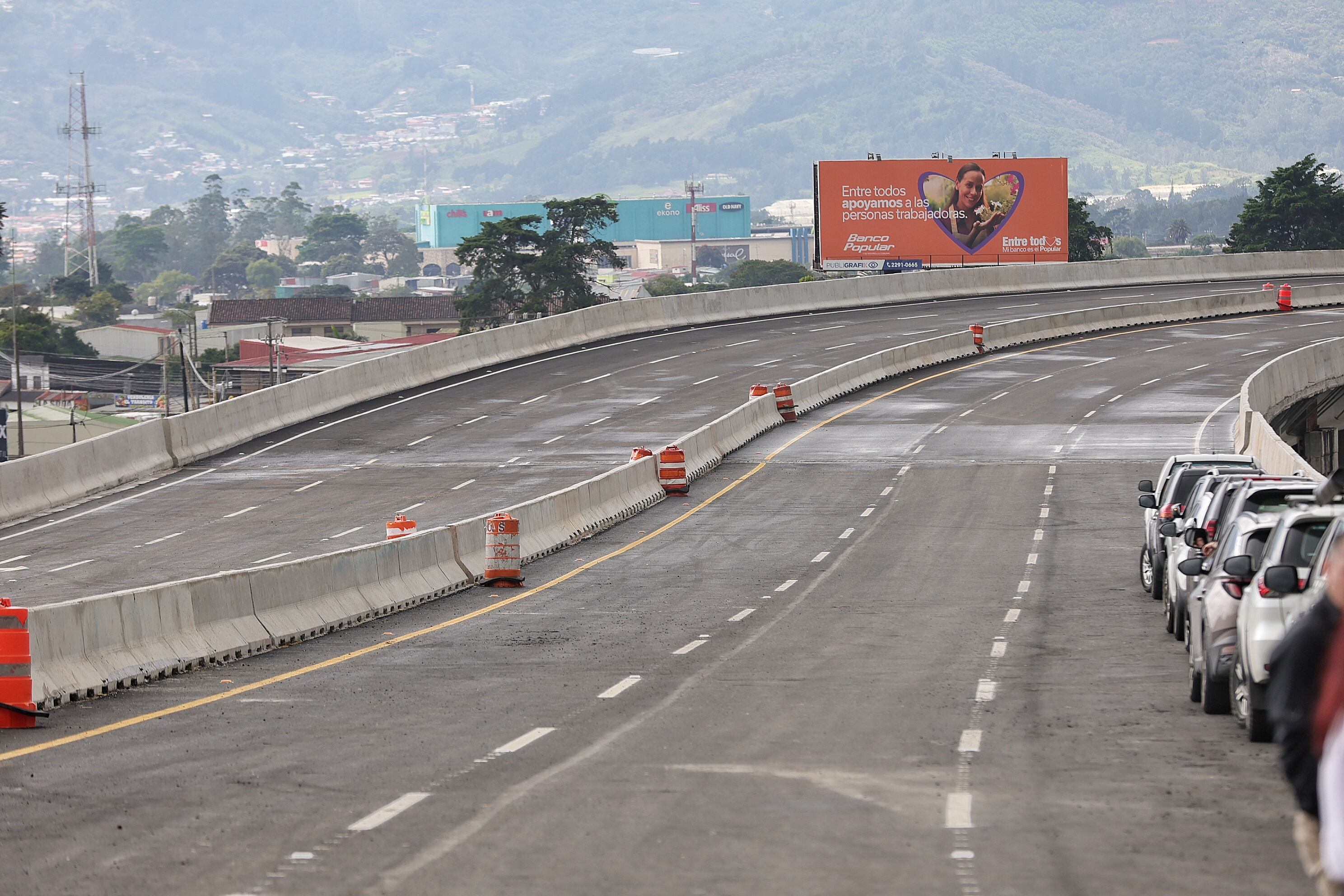 08/11/2024/ MOPT habilita primera etapa de intercambio de Taras. Quedó en servicio el nivel superior del viaducto que permite la circulación sin detenerse entre Cartago y la autopista Florencio del Castillo y viceversa / Foto John Durán