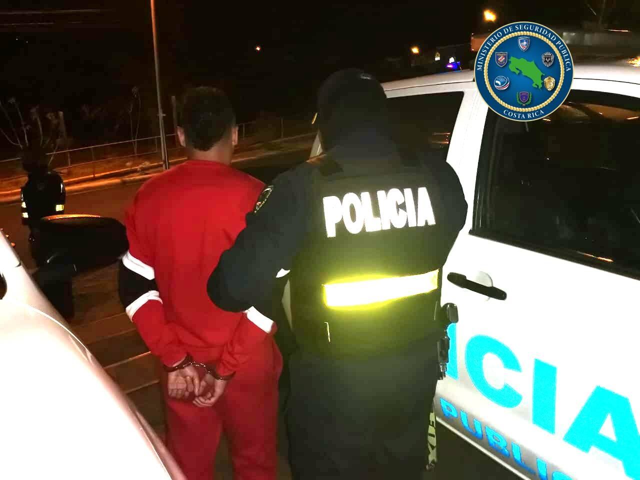 Detienen a supuesto estafador en San Isidro de Heredia. Foto MSP.