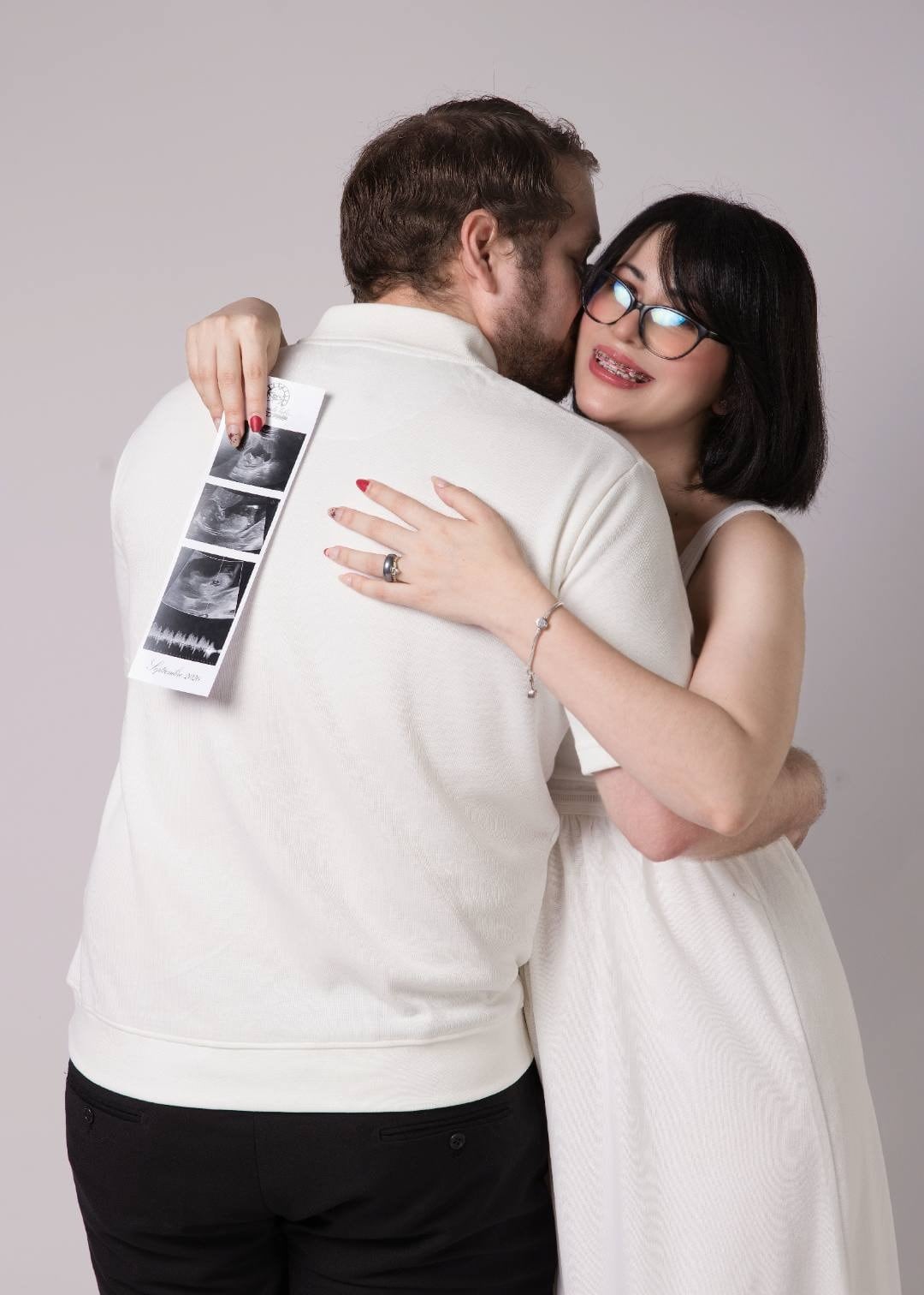Kimberly Rojas, creadora de contenido y futura mamá, demuestra que el gaming ya no es solo cosa de hombres y comparte cómo empezar, crecer y hasta vivir de jugar. Es conocida en redes como Kimygames.
