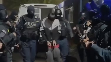 ¡Cayó uno de “Los Maruja”! El quinto hombre de los más buscados en Cartago intentó huir por los techos