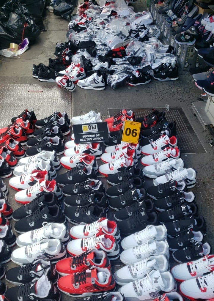 Allanamientos en San José por venta de productos falsificados. Foto OIJ.