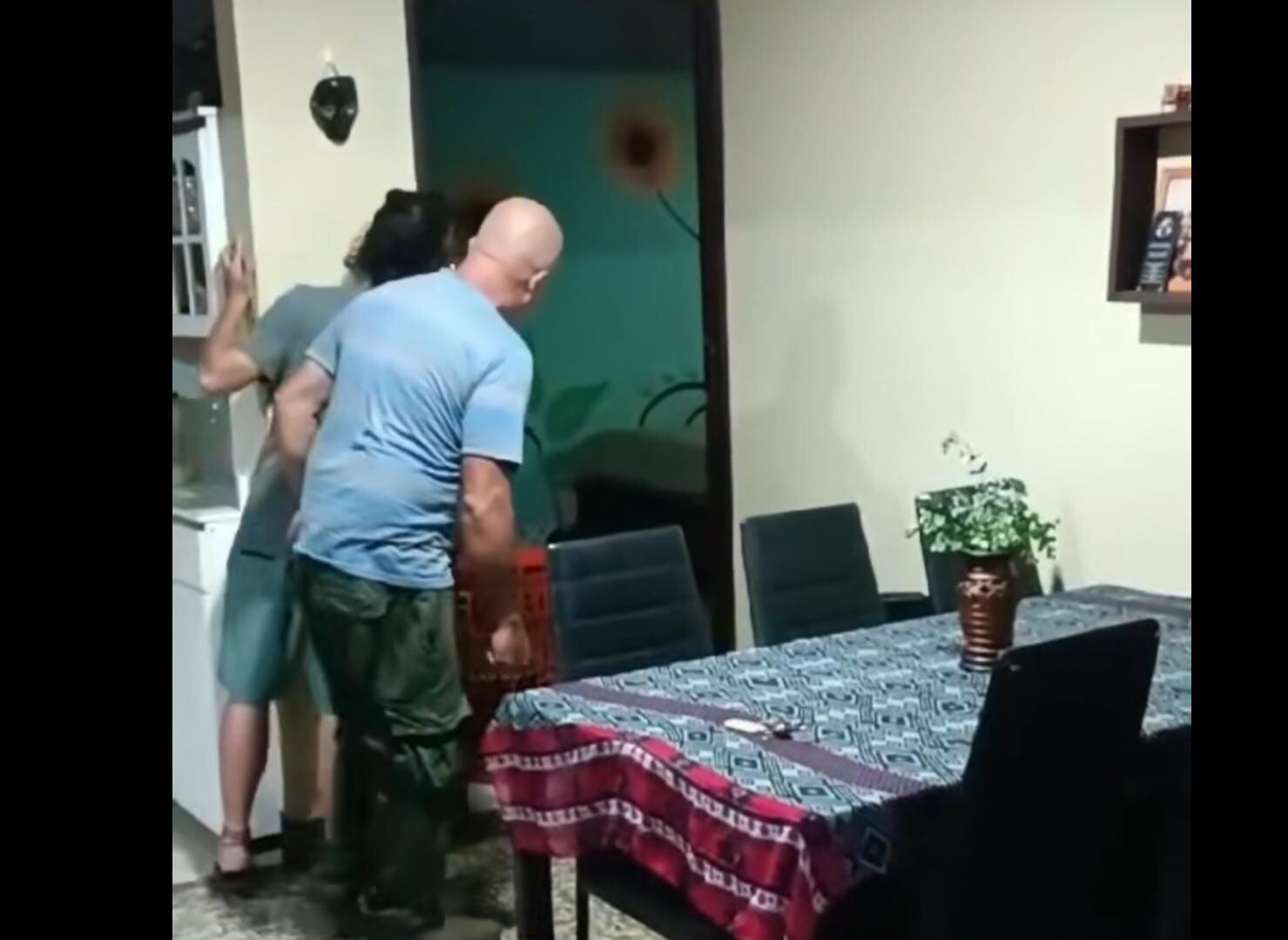Familia luchó por sacar vaquitas de su casa