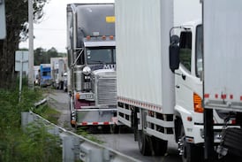 El golpe viene desde la carretera: La crisis de los combustibles que le pasará factura a su canasta básica