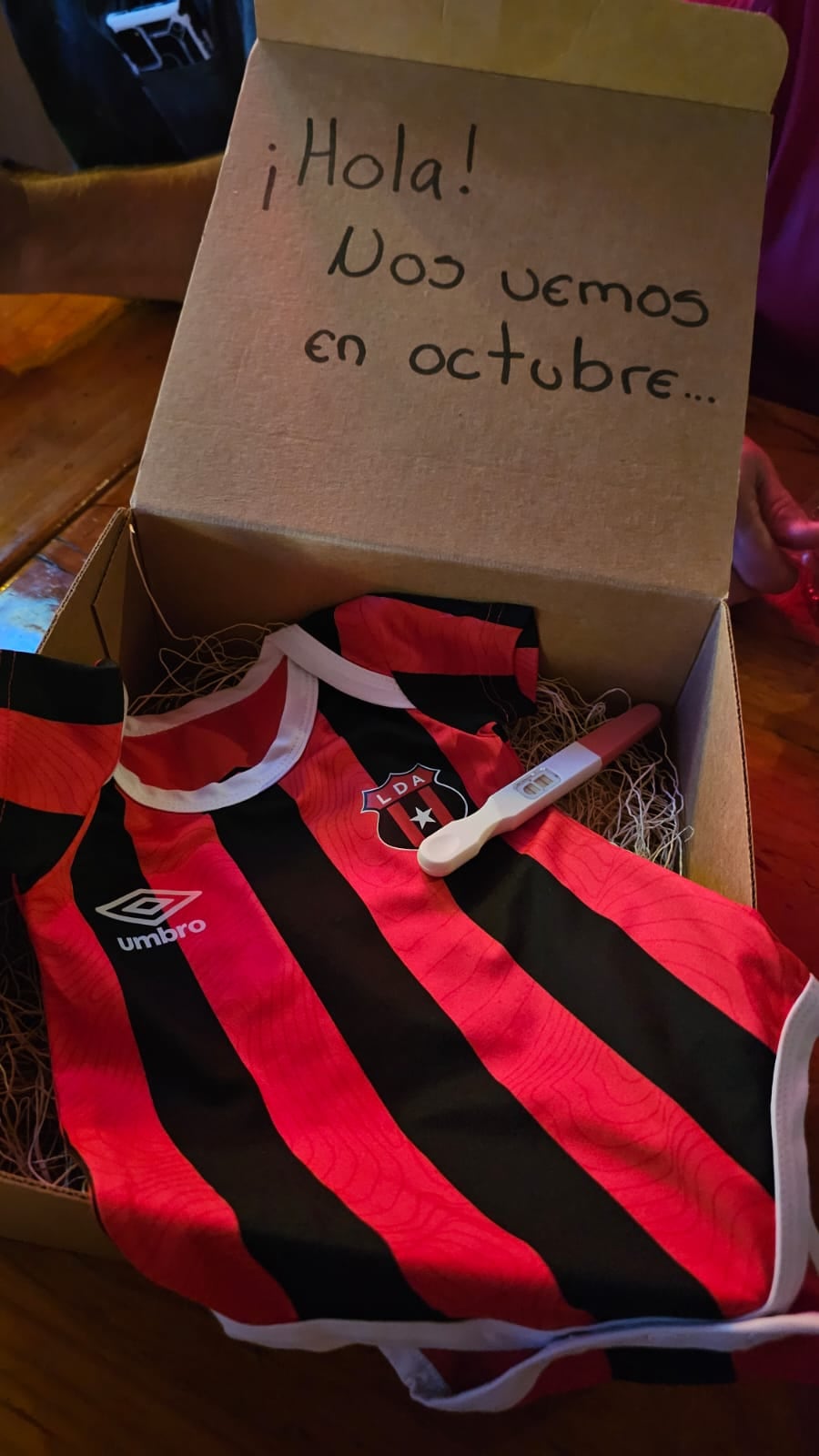 Andrés Ramírez, periodista de Noticias Repretel, recibió la gran noticia que será papá.