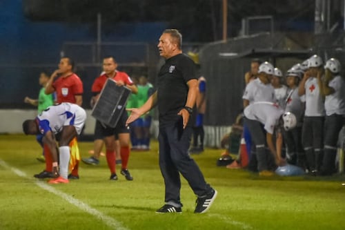 El técnico ‘vetado’ en Costa Rica que ahora está a un paso de la final en El Salvador