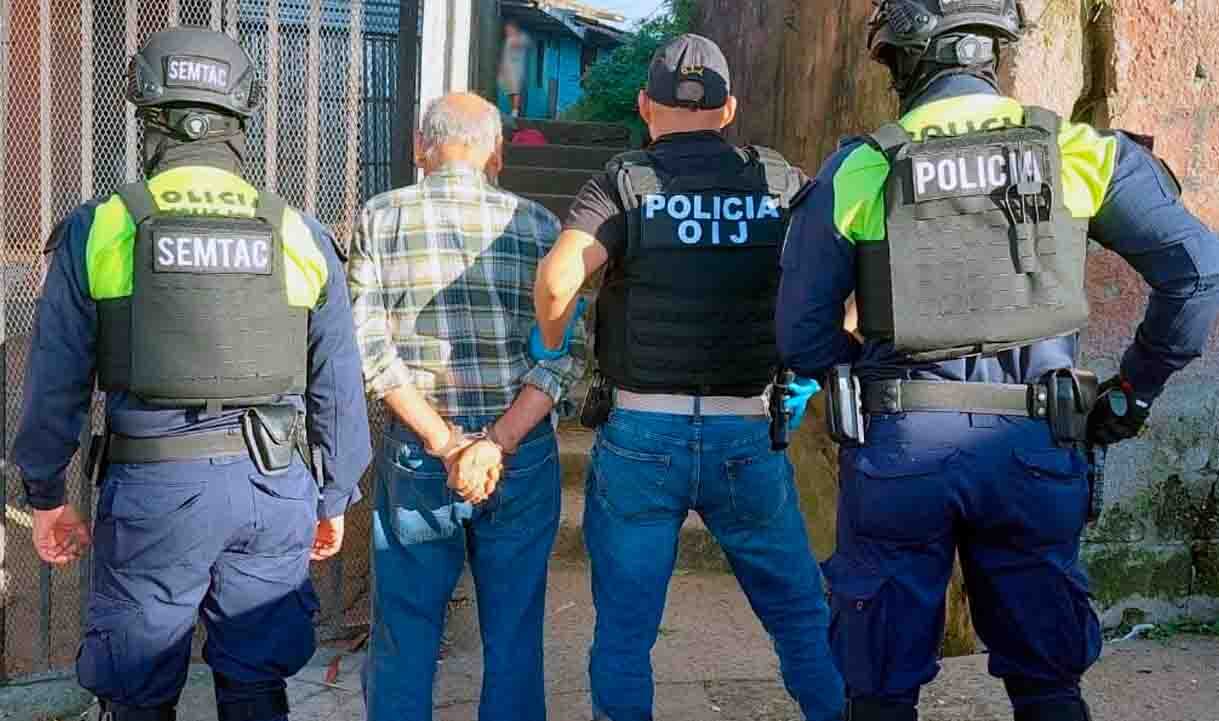 Dos hombres de apellidos Chavarría Sequeira, de 37 años y Morris Salas, de 64 años están en manos de las autoridades por ser sospechosos de cometer al menos 12 asaltos contra personas que iban para sus trabajos o lugares de estudio. Foto: OIJ