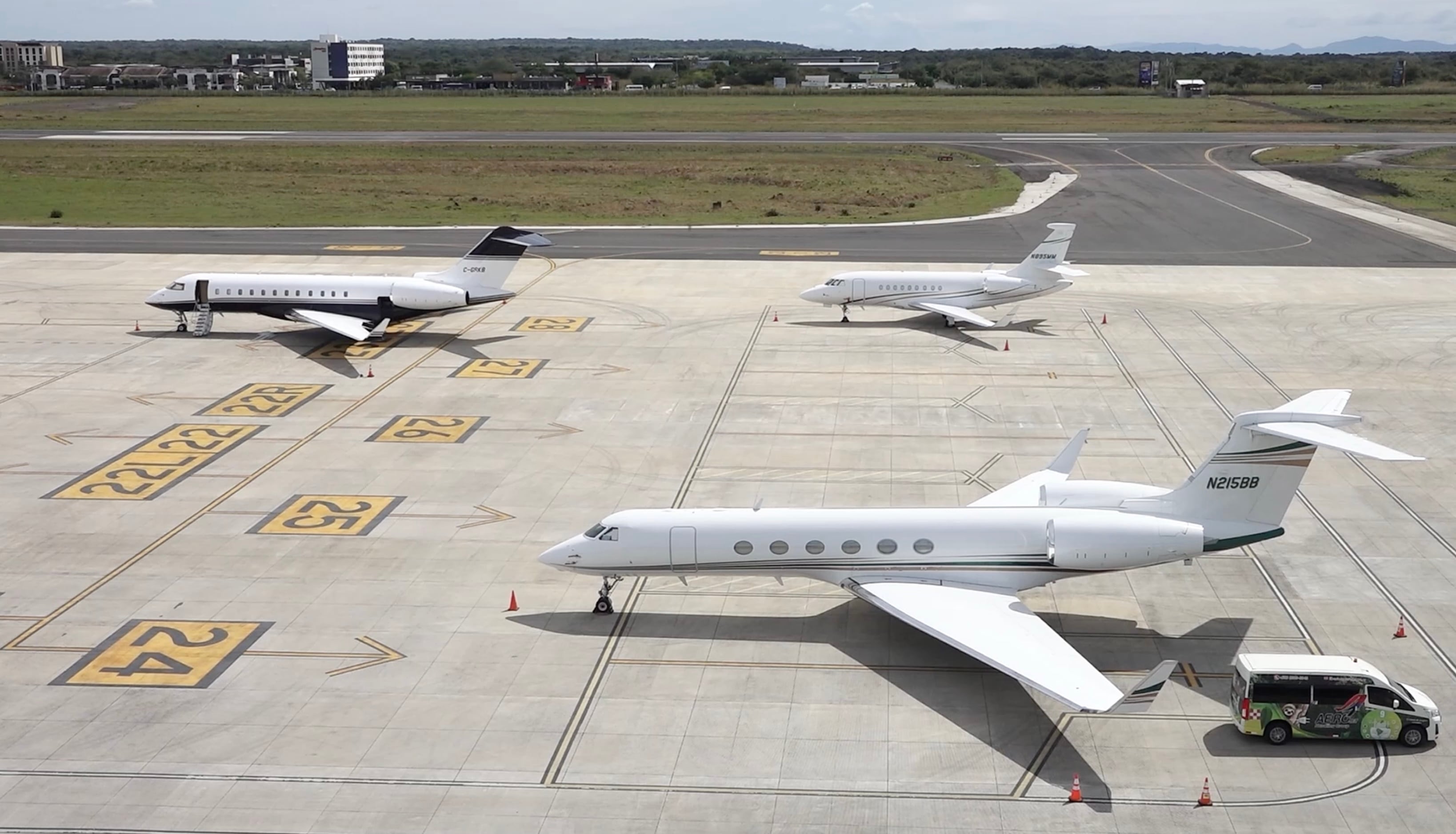 लायबेरियातील डॅनियल ओडुबा क्विरोस आंतरराष्ट्रीय विमानतळावर खाजगी आणि कार्यकारी उड्डाणे हाताळण्यासाठी एक नवीन समर्पित टर्मिनल असेल, जे 2026 मध्ये उघडेल. प्रतिमा: