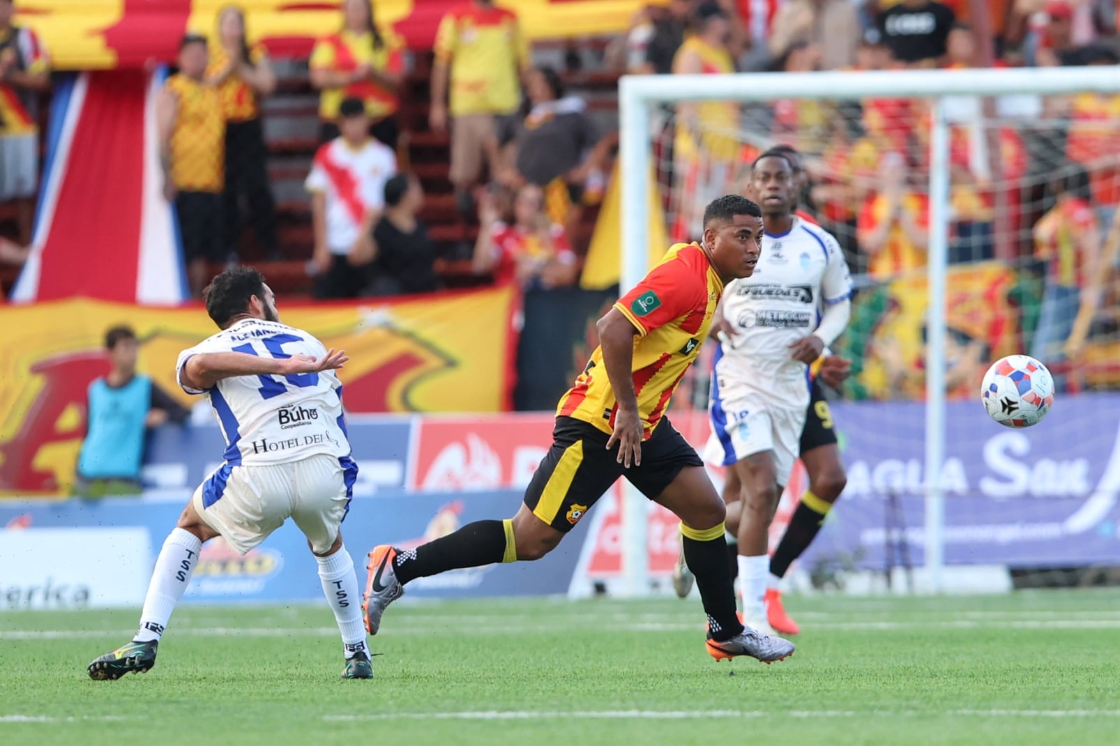 05/09/2026/ Juego entre Club Sport Herediano vs Municipal Pérez Zeledón por la jornada siete del torneo apertura de la Liga Promerica en el estadio Carlos Alvarado / foto John Durán