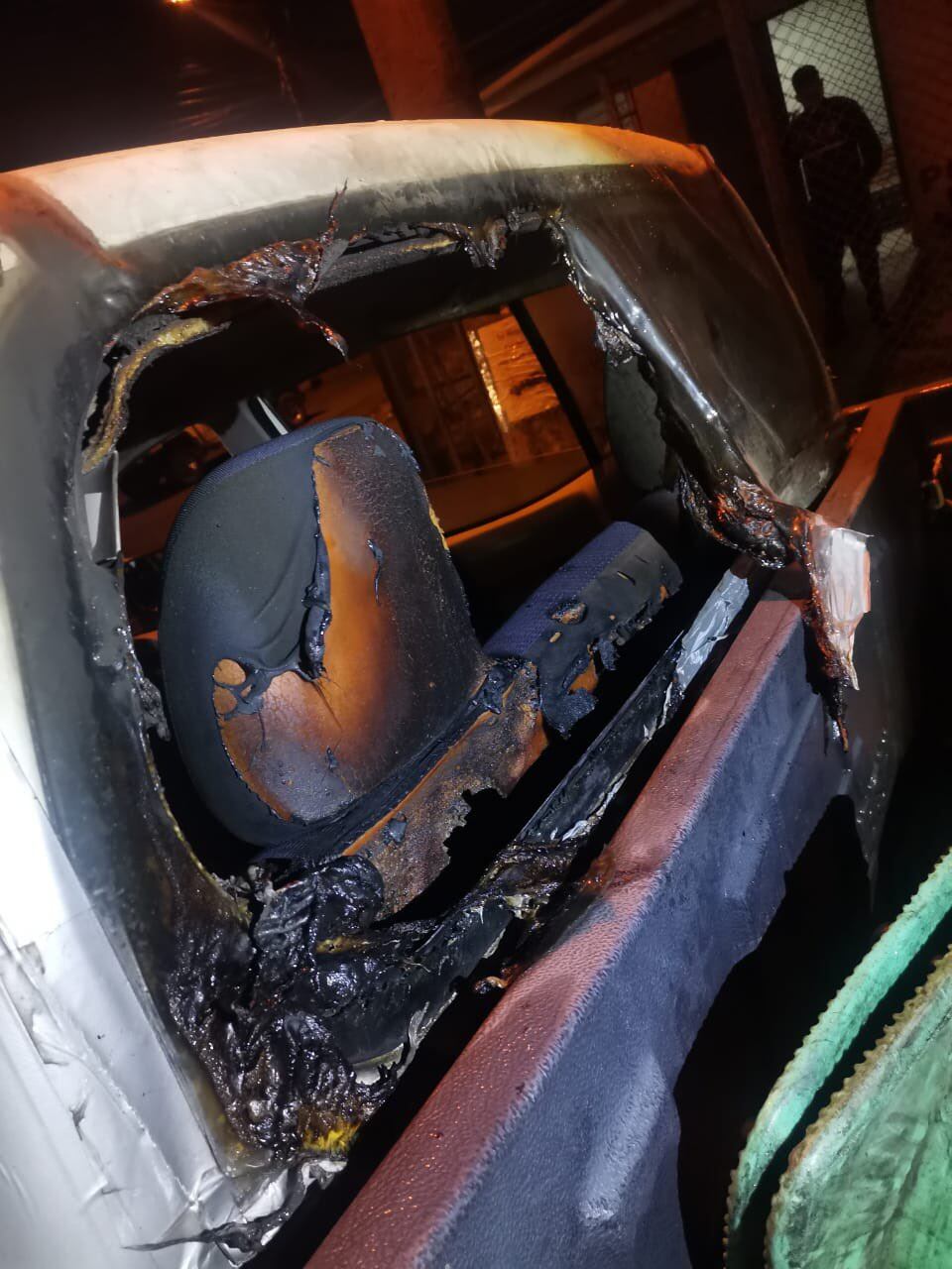 Lanza bomba molotov contra delegación de Fuerza Pública. Foto MSP.