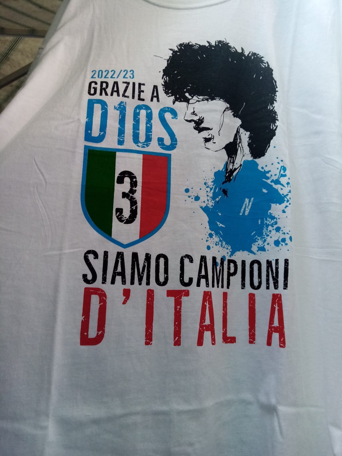 El vulcanólogo costarricense, Gino González, está envuelto en una de las locuras más grandes del mundo que se pueden vivir este 4 de mayo, ya que está en Nápoles, Italia, justo donde el equipo local, después de 33 años, vuelve a quedar campeón