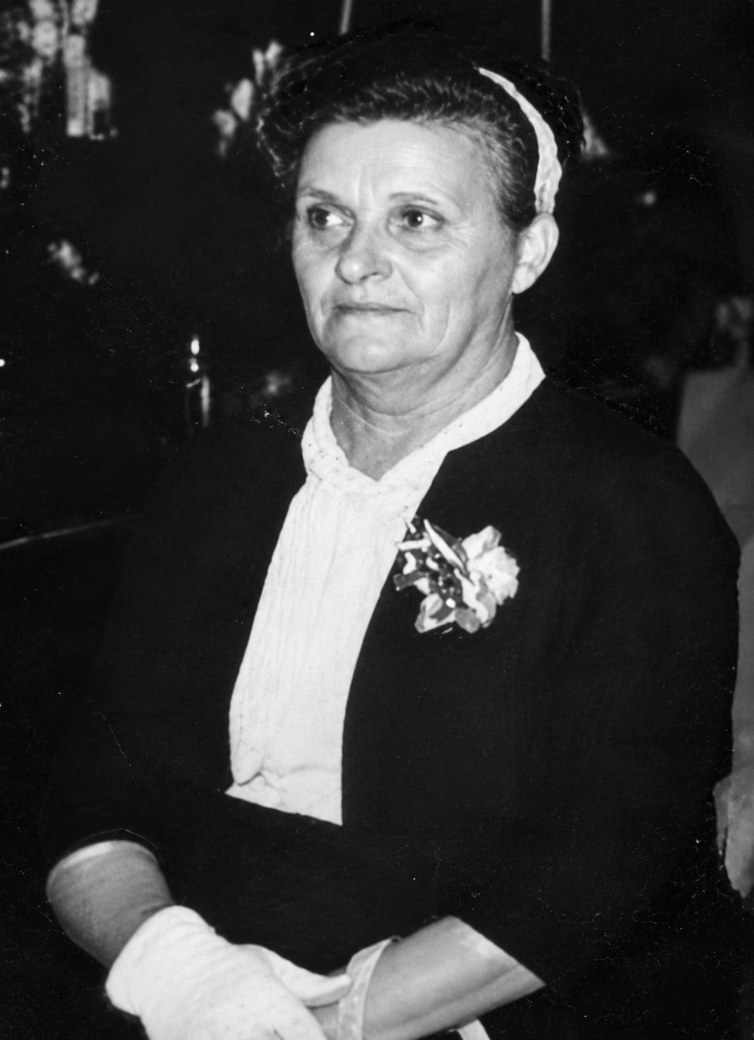 Marconi Rojas Thiele reconstruyó la vida de Juana Pirola en un libro llamado "La mamá de San Vito". Era una mujer que llegó a Costa Rica después de la Segunda Guerra Mundial y terminó convirtiéndose en la partera, enfermera y hasta dentista de todo un pueblo.