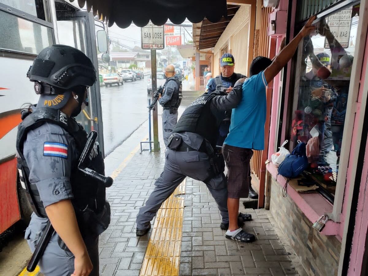 Las autoridades realizaron un operativo debido al incremento de personas extranjeras en la zona. Foto MIgración.