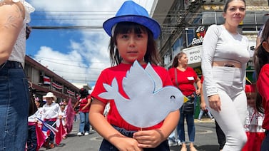 Niños de Cartago desfilan por la patria con un mensaje muy claro por la paz